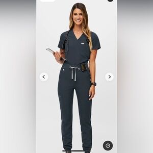 Figs Zamora Jogger, Casma Three-Pocket Scrub Top size XS